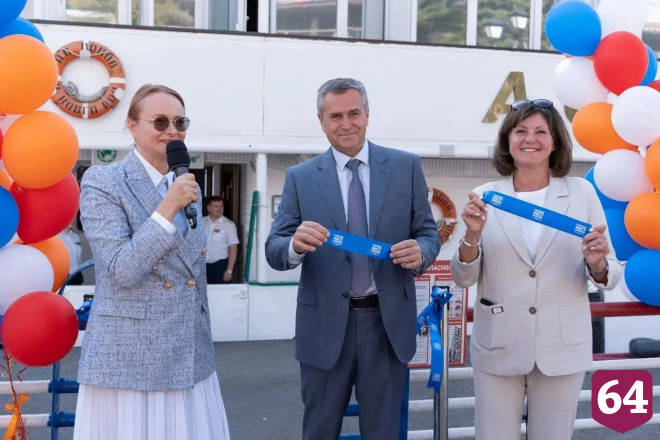 Из Саратова по Волге отправился театральный теплоход